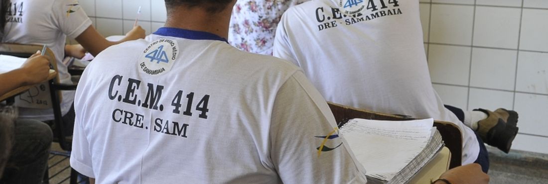 Escola implanta chip no uniforme de estudantes O diretor de escola (pública ou privada) que se negar a inscrever uma criança autista no ensino regular estará sujeito a multa
