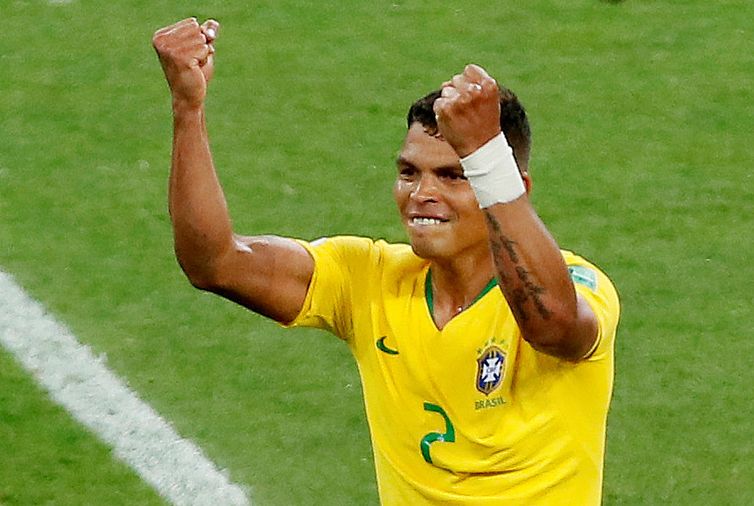 Copa 2018: Brasil e SÃ©rvia. Thiago Silva, do Brasil, marca o segundo gol da equipe.