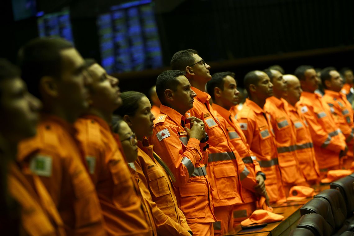 Marcelo Camargo/Agência Brasil Câmara dos deputados realiza sessão Solene em homenagem às vítimas, aos militares do Corpo de Bombeiros de Minas Gerais e demais profissionais que socorreram e resgataram as vítimas do Desastre de Brumadinho- MG