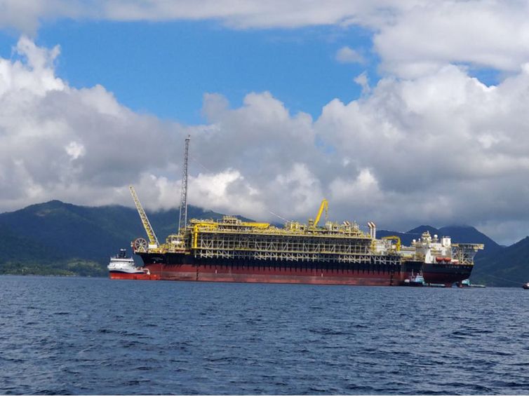 Segunda plataforma da Petrobras programada para entrar em produção em 2018, o FPSO Cidade de Campos dos Goytacazes seguiu nesta segunda-feira (7/5) rumo ao campo de Tartaruga Verde, na Bacia de Campos.