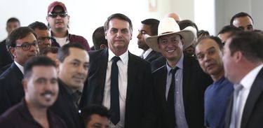 O presidente eleito, Jair Bolsonaro, participa de almoÃ§o com artistas sertanejos, no Clube do ExÃ©rcito, em BrasÃ­lia.