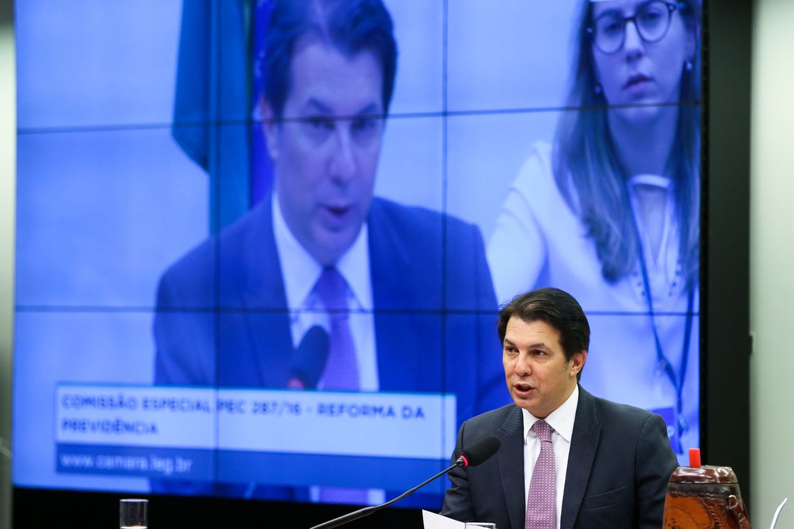 Marcelo Camargo/Agência Brasil Brasília - O deputado Arthur Maia faz a leitura do seu relatório na Comissão Especial que analisa a proposta de emenda à Constituição (PEC) da reforma da Previdência (PEC 287/16) (Marcelo Camargo/Agência Brasil)