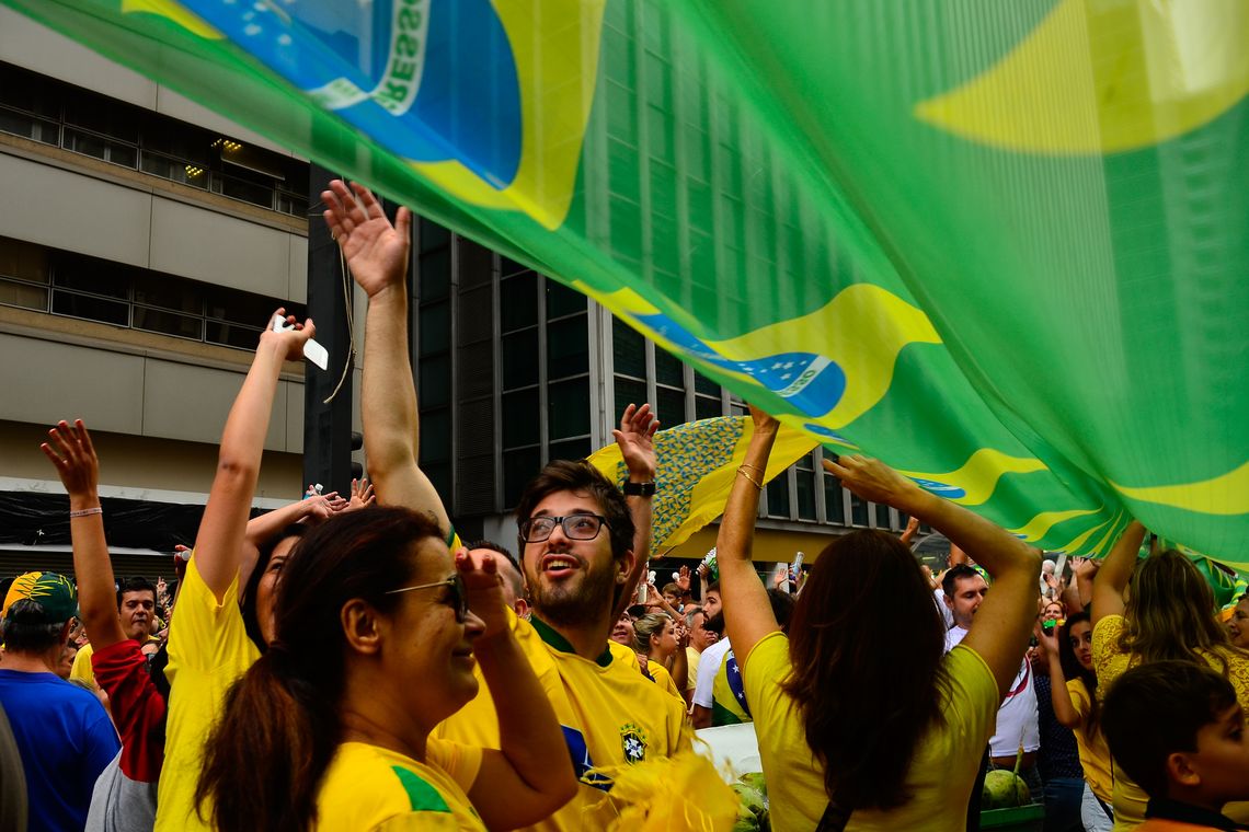 Rovena Rosa/Agência Brasil São Paulo - Manifestação na Avenida Paulista, região central da capital, contra a corrupção e pela saída da presidenta Dilma Rousseff (Rovena Rosa/Agência Brasil)