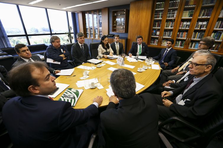 O ministro do Supremo Tribunal Federal (STF) Luiz Fux coordena  audiência de instrução do processo que questiona a legalidade da tabela de preços mínimos do frete para o transporte rodoviário de cargas. Participaram  representantes de governo,/Marcelo Camargo/Agência Brasil O ministro do Supremo Tribunal Federal (STF) Luiz Fux coordena  audiência de instrução do processo que questiona a legalidade da tabela de preços mínimos do frete para o transporte rodoviário de cargas. Participaram  representantes de governo,