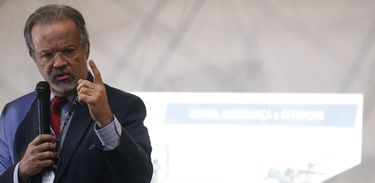 O ministro da Segurança Pública, Raul Jungmann, participa da feira de defesa Ridex, no PÃer Mauá, Rio de Janeiro.