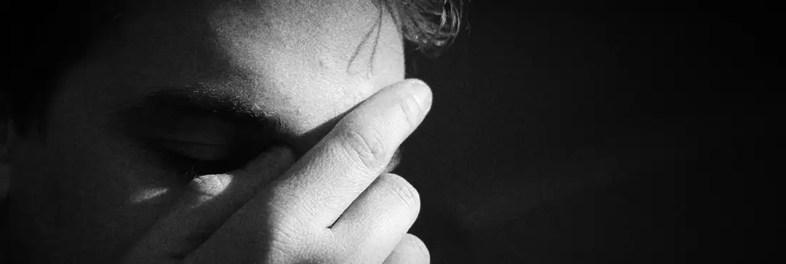 Depressão pode aumentar a possibilidade de surgirmento de outras doenças O doente, quando se sente deprimido, pressionado, agitado, preocupado ou nervoso acaba tendo um aumento das lesões.