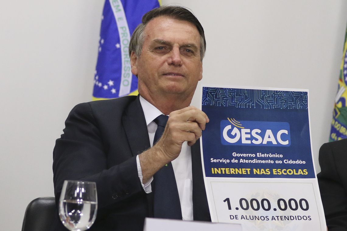 Valter Campanato/Agência Brasil O presidente Jair Bolsonaro participa de videoconferência com escola atendida pelo programa Gesac.