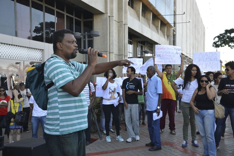 Convocada pela campanha: Reaja ou será morto, acontece a 2ª Marcha Internacional Contra o Genocídio do Povo Negro. O movimento luta pelo fim do genocídio da população negra e contra o racismo. (José Cruz/Agência Brasil)/José Cruz/Agência Brasil Convocada pela campanha: Reaja ou será morto, acontece a 2ª Marcha Internacional Contra o Genocídio do Povo Negro. O movimento luta pelo fim do genocídio da população negra e contra o racismo. (José Cruz/Agência Brasil)