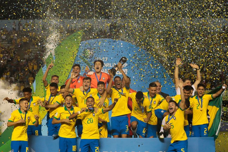Brasil vence México de virada, com gol nos acréscimos do 2º tempo na Copa do Mundo Sub 17