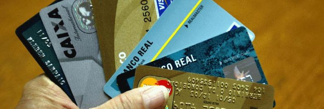 Cartões O principal tipo de dívida é a do cartão de crédito