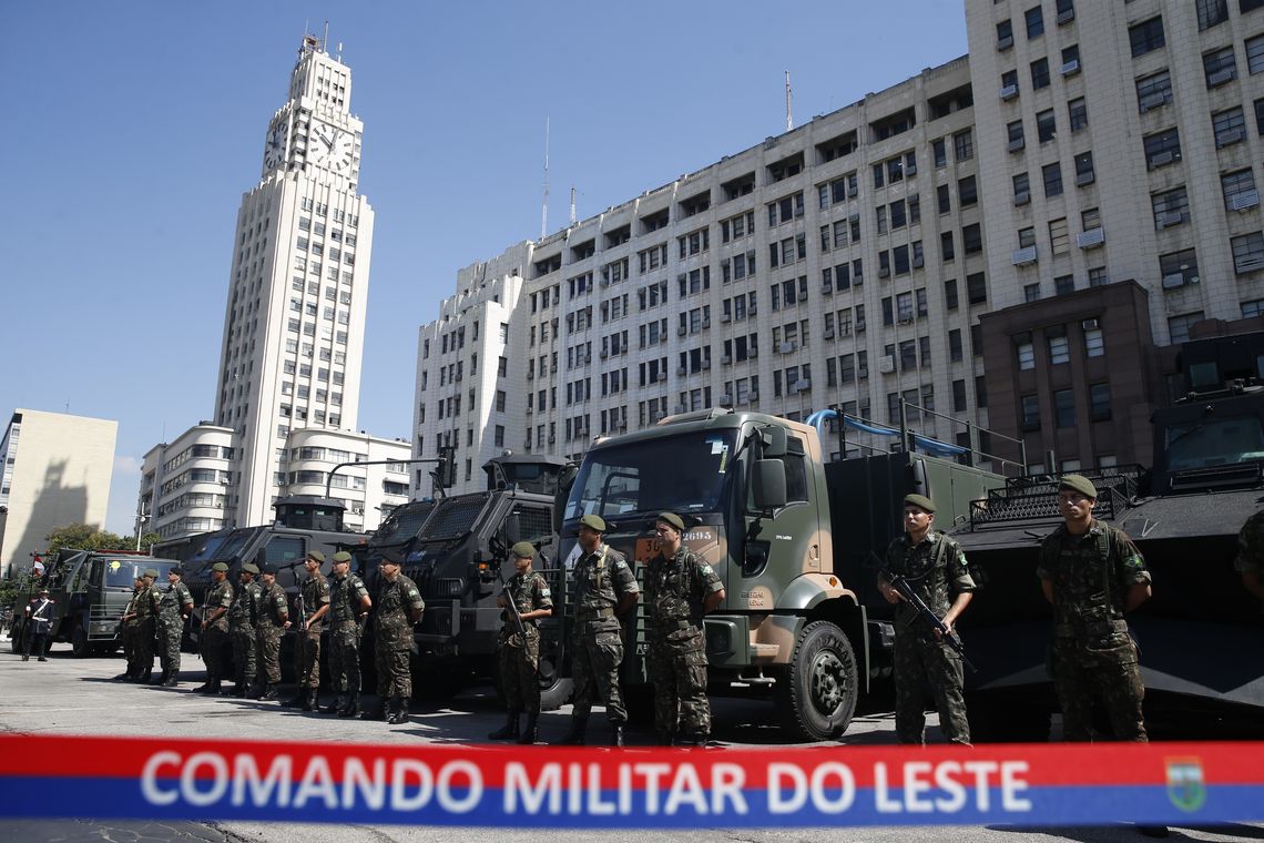 Tânia Rêgo/Agência Brasil Rio de Janeiro - Exército entrega seis veículos blindados à Secretaria de Estado de Segurança do Rio (Tânia Rêgo/Agência Brasil)
