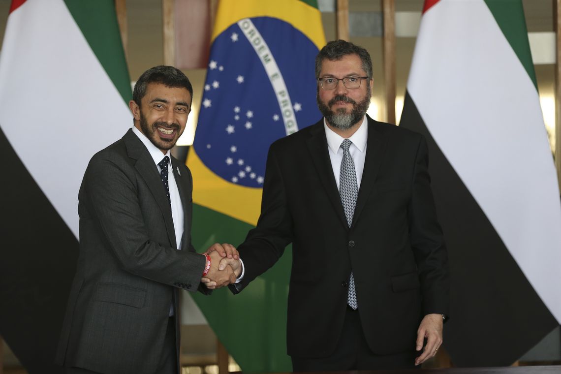José Cruz/Agência Brasil O ministro das Relações Exteriores, Ernesto Araújo, recebe o ministro dos Negócios Estrangeiros e Cooperação Internacional dos Emirados Árabes Unidos, Xeique Abdullah bin Zayed Al Nahayan, no Palácio Itamaraty.