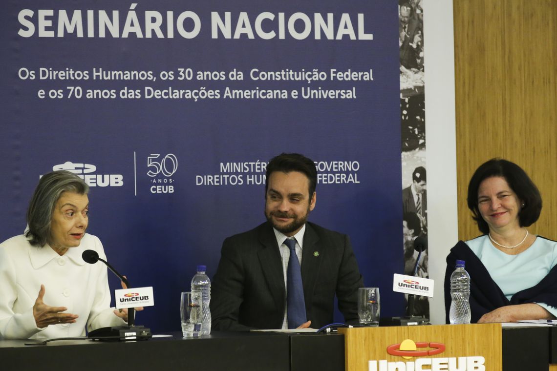 Antonio Cruz/Agência Brasil A presidente do STF, Cármen Lúcia, o ministro dos Direitos Humanos, Gustavo Rocha e a procuradora-geral da República, Raquel Dodge no seminário Direitos Humanos nos 30 anos da Constituição Federal e nos 70 anos da Declaração Universal.