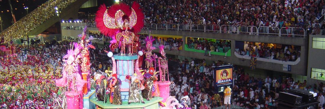 Desfile das escolas de samba Desfile da Mangueira no sambódromo