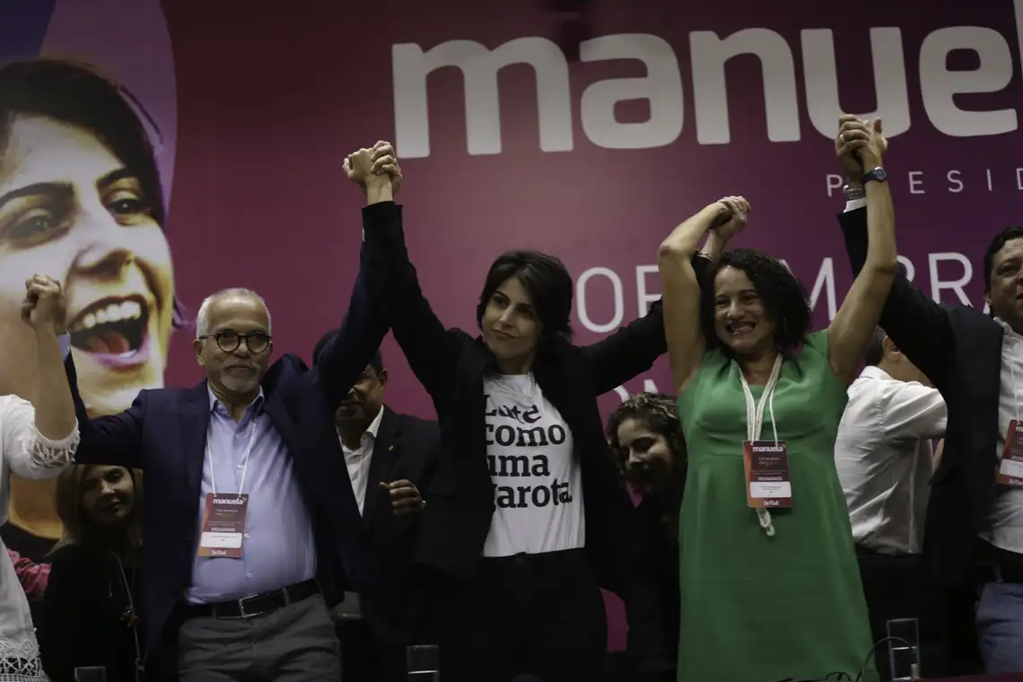 O Partido Comunista do Brasil (PCdoB) confirma a candidatura de Manuela d'Ávila à Presidência da República, em convenção realizada em Brasília.