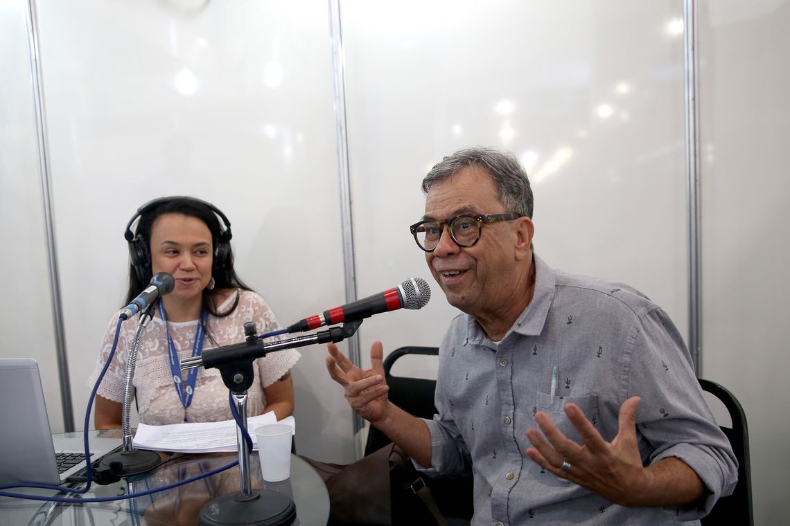 Wilson Dias/Agência Brasil Brasília - O curador da 33ª Feira do Livro de Brasília, Luis Turiba, concede entrevista à Radio Nacional de Brasília (Wilson Dias/Agência Brasil)