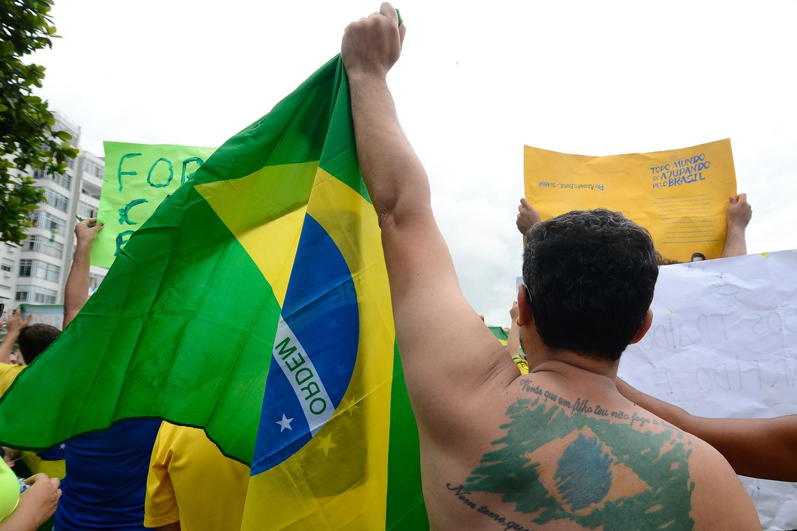 Tânia Rêgo/Agência Brasil Rio de Janeiro - Manifestação em Copacabana contra a corrupção e pela saída da presidenta Dilma Rousseff (Tânia Rêgo/Agência Brasil)