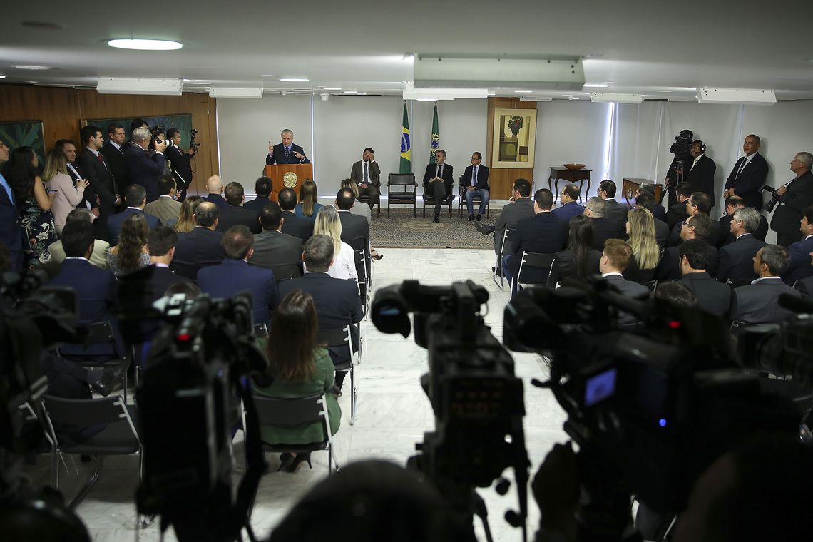 O presidente Michel Temer assina medida provisÃ³ria de modernizaÃ§Ã£o do Marco Legal do Setor de Saneamento BÃ¡sico.