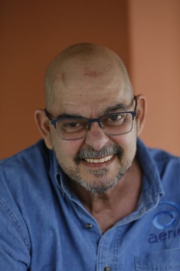 Psicólogo e escritor transexual João W. Nery, primeiro transgênero masculino a ser operado no Brasil, em redesignação sexual feita no ano de 1977, que aos 68 anos enfrenta câncer cerebral estágio 3. 