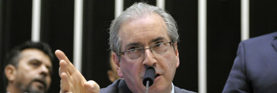 Deputados criticam Cunha e falam em votações irresponsáveis da Câmara Deputados criticam Cunha e falam em votações irresponsáveis da Câmara