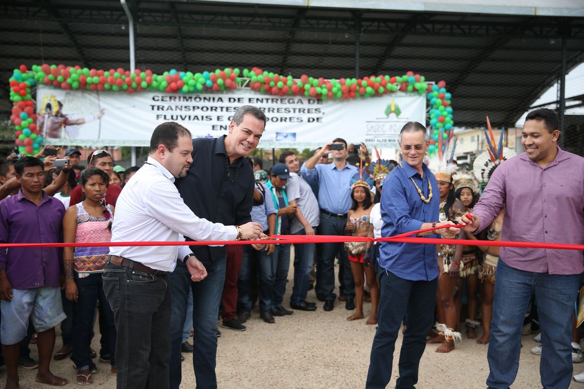 José Cruz/Agência Brasil Tabatinga (AM) - Ministro interino da Saúde, Francisco de Assis Figueiredo, entrega equipamentos para ampliar atendimento indígena em aldeias do Distrito Sanitário Especial Indígena do Alto Rio Solimões (José Cruz/Agência Brasil)
