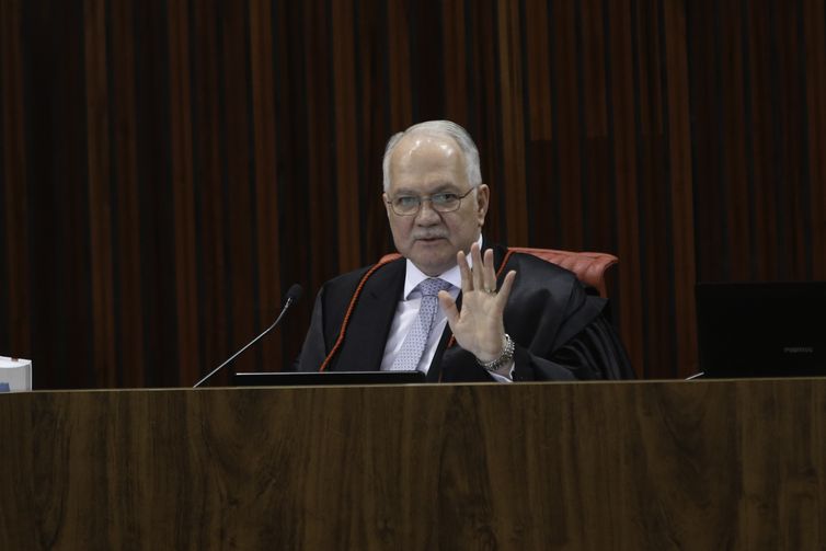 O ministro Edson Fachin durante julgamento do pedido de registro de candidatura de Luiz Inácio Lula da Silva para a presidência da República nas eleições de outubro, no TSE.
