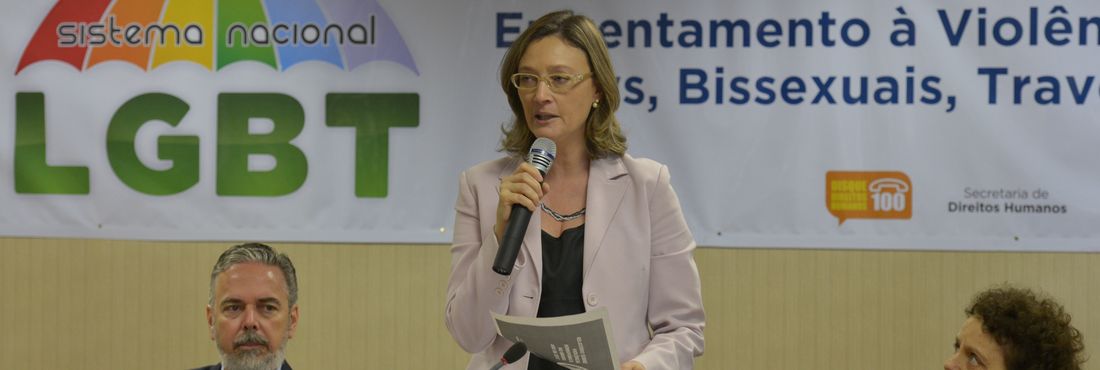 Ministros divulgam dados sobre violência homofóbica no país Brasília - Os ministros das Relações Exteriores, Antonio Patriota, das secretarias de Direitos Humanos, Maria do Rosário, e de Políticas para as Mulheres, Eleonora Menicucci, participam da divulgação de dados sobre violência homofóbica em 2012