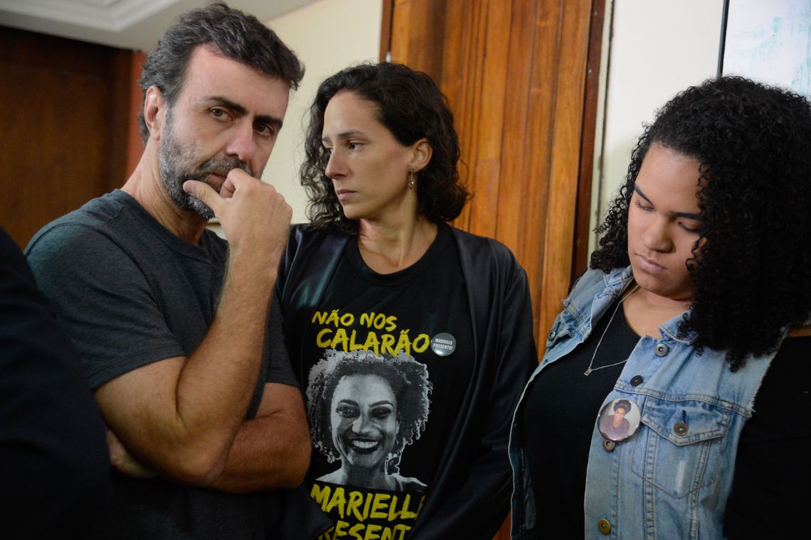 Tânia Rêgo/Agência Brasil Rio de Janeiro - O deputado estadual Marcelo Freixo, a viúva Mônica Benício e a filha da vereadora Marielle Franco, Luyara Santos, durante reunião com o chefe de Polícia Civil, delegado Rivaldo Barbosa, sobre o andamento das investigações