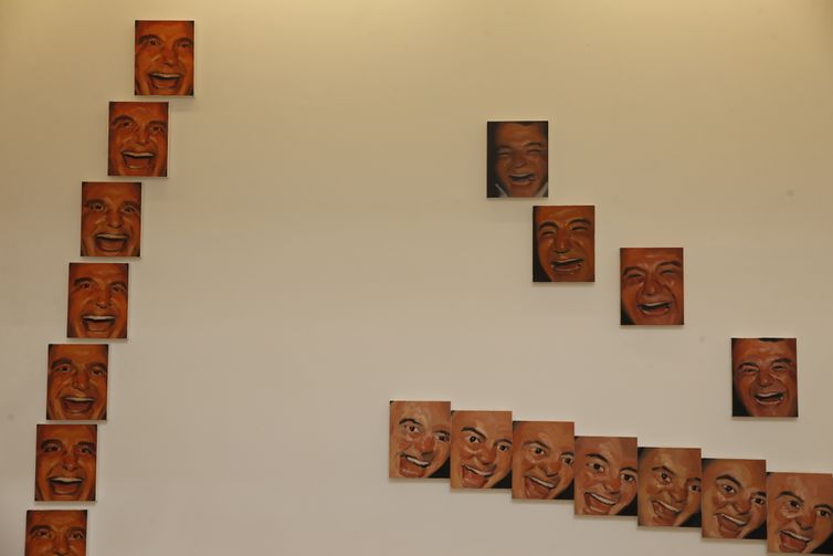 A exposição Farra dos Guardanapos, do artista Gabriel Giucci, inspirada na confraternização do ex-governador Sérgio Cabral com secretários de governo e empresários em Paris, em 2009, é inaugurada na Galeria Aymoré. 