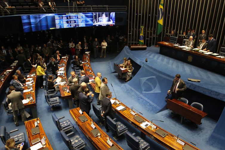 Plenário do Senado aprova MP que autoriza a participação de até 100% de capital estrangeiro em companhias aéreas brasileiras..