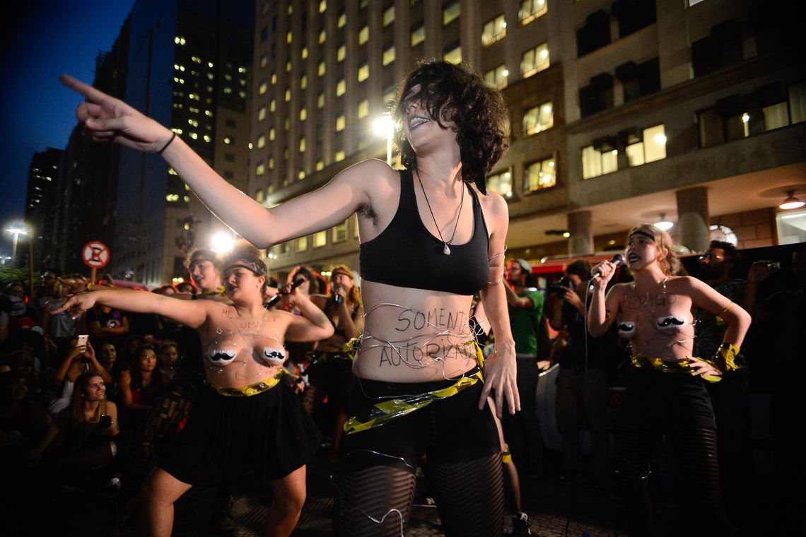 Tomaz Silva/Agência Brasil Rio de Janeiro - Mulheres fazem ato contra cultura do estupro, na Igreja da Candelária, centro da cidade (Tomaz Silva/Agência Brasil)