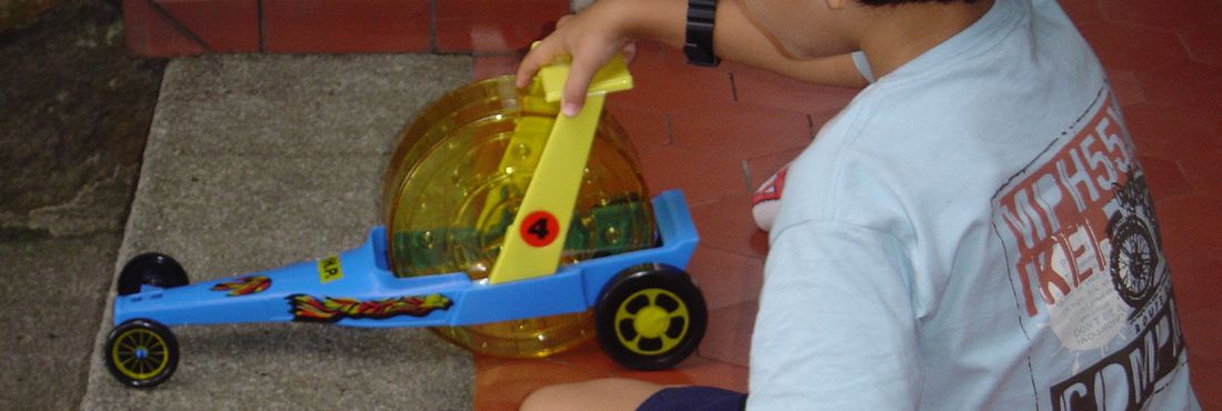 Criança com TDAH Criança com TDAH