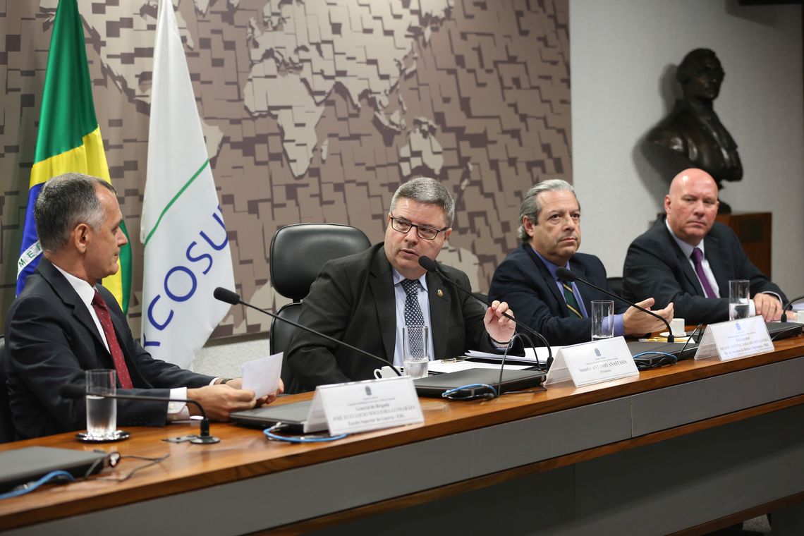 Fabio Rodrigues Pozzebom/Agência Brasil Brasília - CRE do Senado debate O Brasil e a Ordem Internacional: estender pontes ou erguer barreiras? com o tema o aumento da insegurança internacional: desafios e oportunidades (Fabio Rodrigues Pozzebom/Agência Brasil)