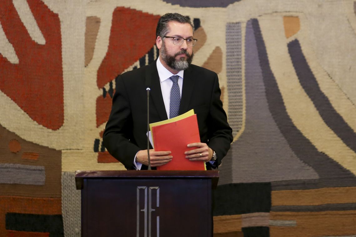 O novo ministro das RelaÃ§Ãµes Exteriores, Ernesto AraÃºjo, durante solenidade de transmissÃ£o de cargo, no PalÃ¡cio Itamaraty.