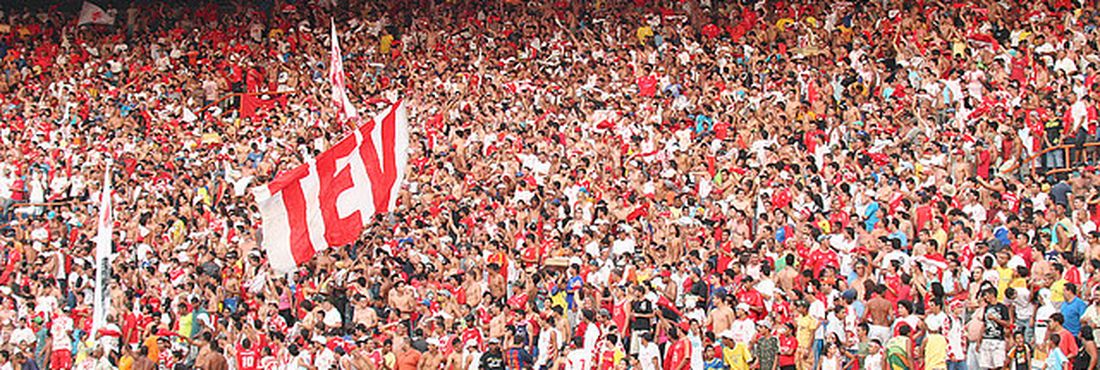 Torcida do Vila Nova Torcedor que for ao estádio na semifinal contra o Sampaio Corrêa com a camisa do Vila Nova pagará meia entrada