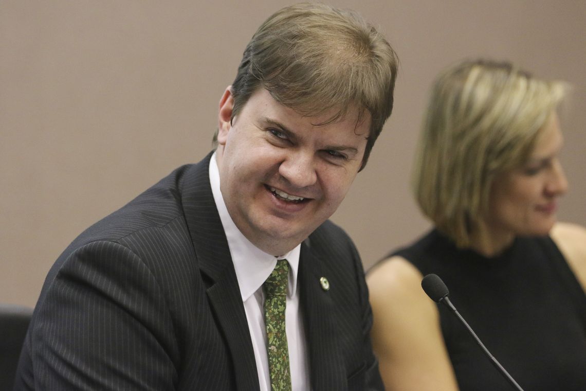 Valter Campanato/Agência Brasil O ministro do Desenvolvimento Regional, Gustavo Canuto, e a presidente da ANA, Christianne Dias, durante abertura do Encontro Nacional de Gestão de Recursos Hídricos e Revitalização de Bacias Hidrográficas, em Brasília.
