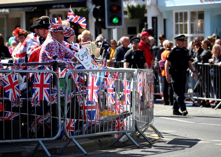 casamento de harry e meghan - Casamento real atrai milhares de turistas e aquece economia britânica