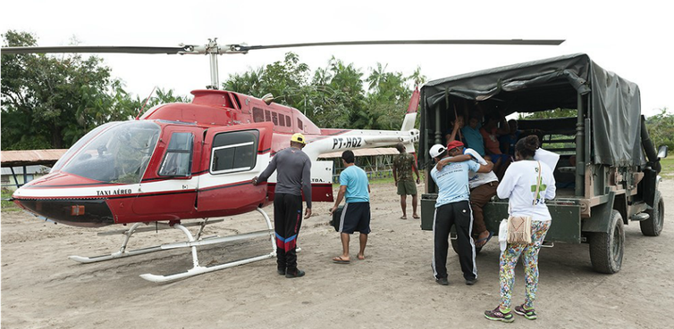 Divulgação/Ministério da Saúde Um helicóptero como este vai auxiliar os serviços de assistência a cerca de 17 mil indígenas