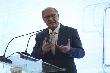 O candidato à Presidência da República, Geraldo Alckmin, do PSDB, discursa durante o evento, Diálogos Eleitor, realizado pela União Nacional de Entidades do Comércio e Serviços (Unecs).