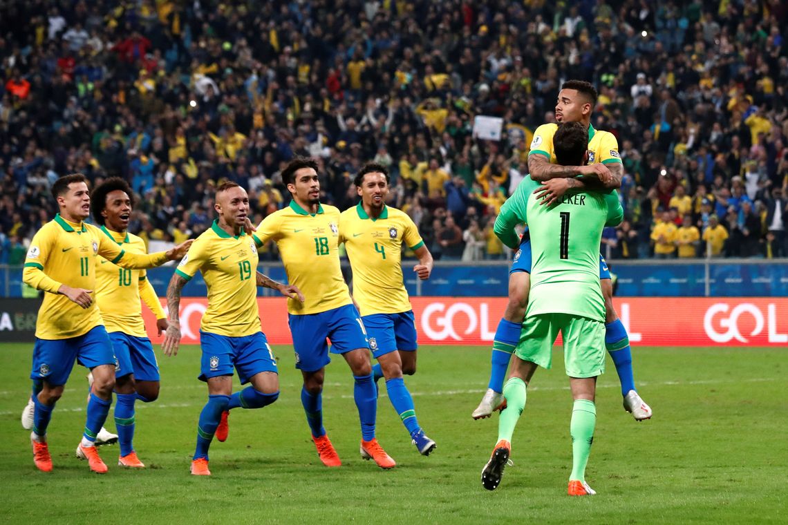 Seleção brasileira comemora vitória nas quartas de final da Copa América 2019.