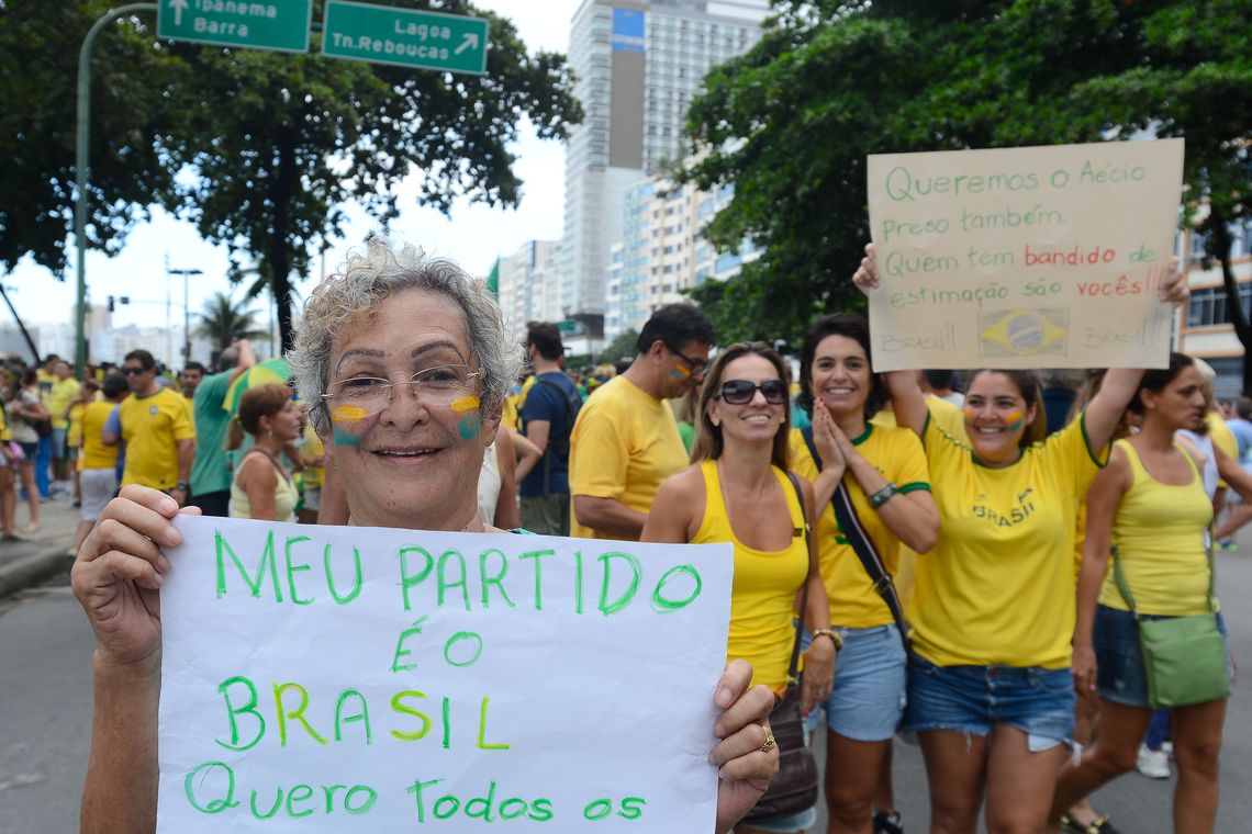 Tânia Rêgo/Agência Brasil Rio de Janeiro - Manifestação em Copacabana contra a corrupção e pela saída da presidenta Dilma Rousseff (Tânia Rêgo/Agência Brasil)