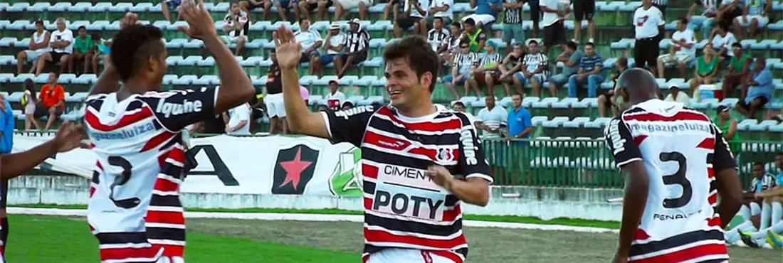 Jogadores do Santa Cruz comemoram gol no empate em 1 a 1 com o Botafogo-PB Jogadores do Santa Cruz comemoram gol no empate em 1 a 1 com o Botafogo-PB
