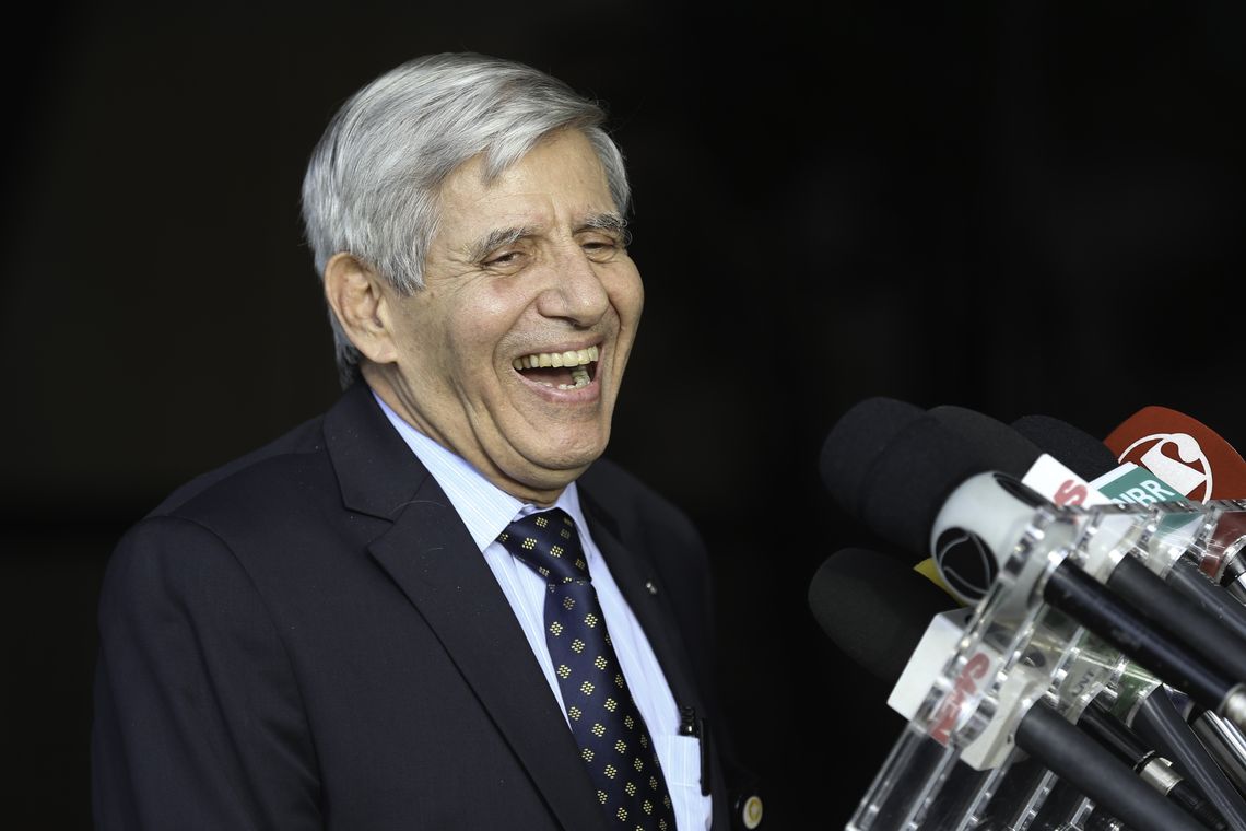 Fabio Rodrigues Pozzebom/Agência Brasil O general da reserva Augusto Heleno, indicado para ministro-chefe do Gabinete de Segurança Institucional (GSI), fala à imprensa no Centro Cultural Banco do Brasil (CCBB), em Brasília, onde funciona o gabinete de transição de governo.