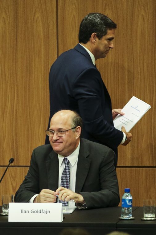 Fabio Rodrigues Pozzebom/Agência Brasil O ex-presidente do BC Ilan Goldfajn transmite o cargo para o novo presidente do Banco Central (BC), Roberto Campos Neto.