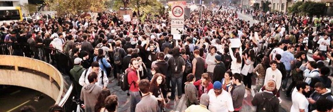 Manifestantes se concentram na Praça do Ciclista para protesto contra aumento da passagem em SP Manifestantes convocados pelo Movimento Passe Livre (MPL) se concentram na Praça do Ciclista para protesto contra aumento da passagem em SP