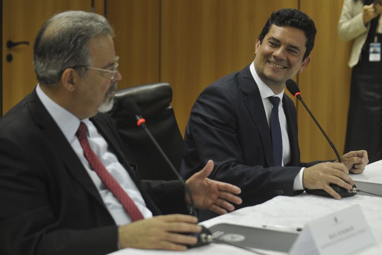 O ministro da Segurana Pblica, Raul Jungmann, e o futuro ministro da Justia, juiz federal Srgio Moro, durante coletiva de imprensa aps reunio.