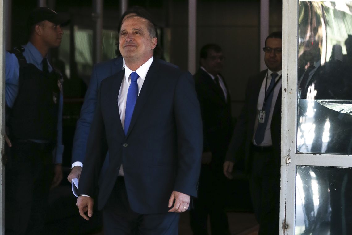 José Cruz/Agência Brasil O ministro da Casa Civil, Onyx Lorenzoni, fala à imprensa sobre o saque do FGTS, após encontro com o ministro da Economia, Paulo Guedes.