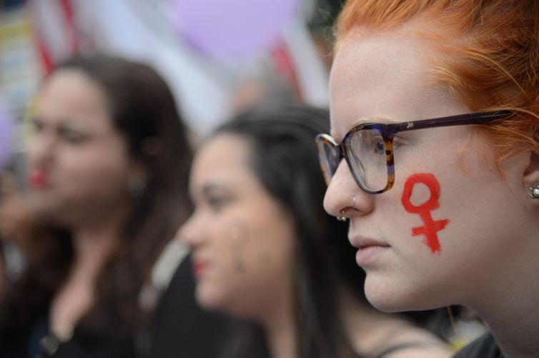 Rio de Janeiro - Mulheres fazem caminhada em solidariedade às manifestações feministas na América Latina, que tem países com alta taxa de feminicídio, segundo a ONU (Fernando Frazão/Agência Brasil)