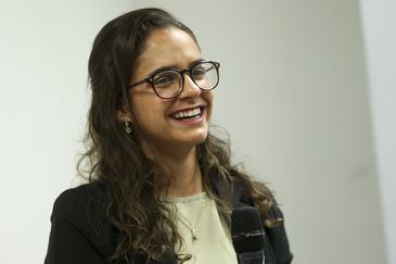 A vencedora da 29ª edição do Prêmio Jovem Cientista na categoria Estudante do Ensino Médio, Juliana Davoglio Estradioto, durante entrevista na sede do Conselho Nacional de Desenvolvimento Científico e Tecnológico (CNPq). 