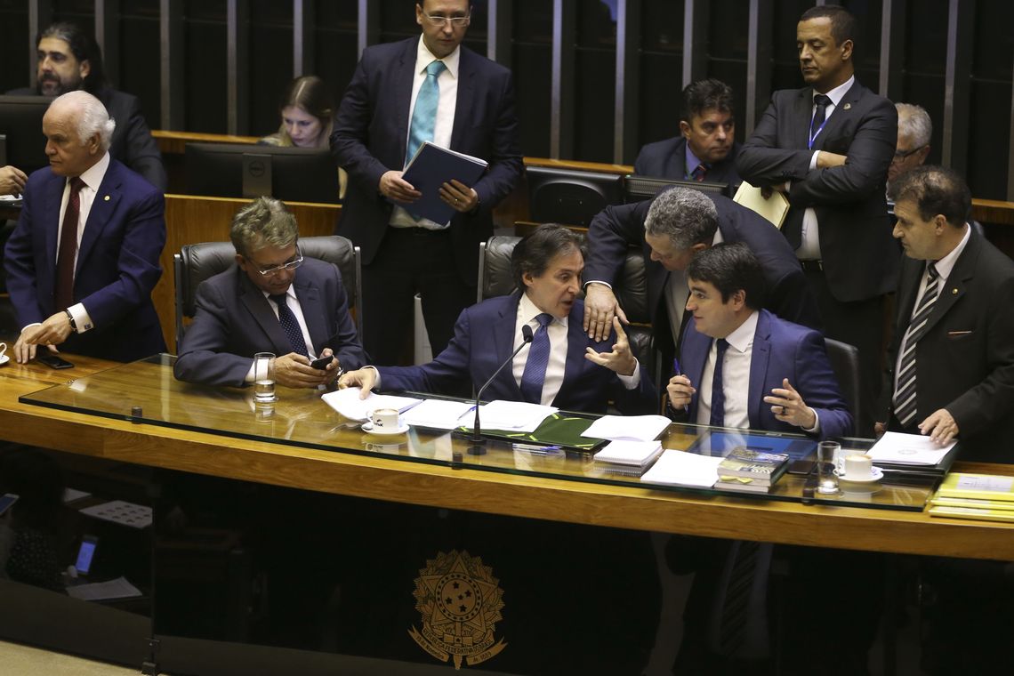 Valter Campanato/Agência Brasil O presidente do Senado, Eunício Oliveira durante sessão plenária, para apreciar e votar o projeto da Lei de Diretrizes Orçamentárias (LDO) para 2019